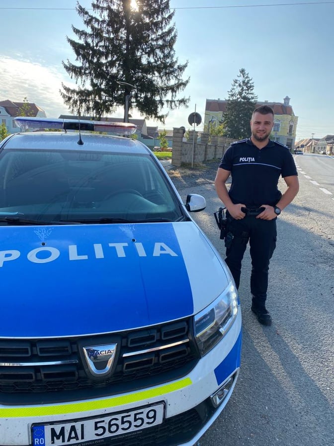Șeful de post al Poliției Apoldu de Jos a intervenit la stingerea unui incendiu pe A1. IPJ Sibiu: „Și-a făcut datoria de om!”