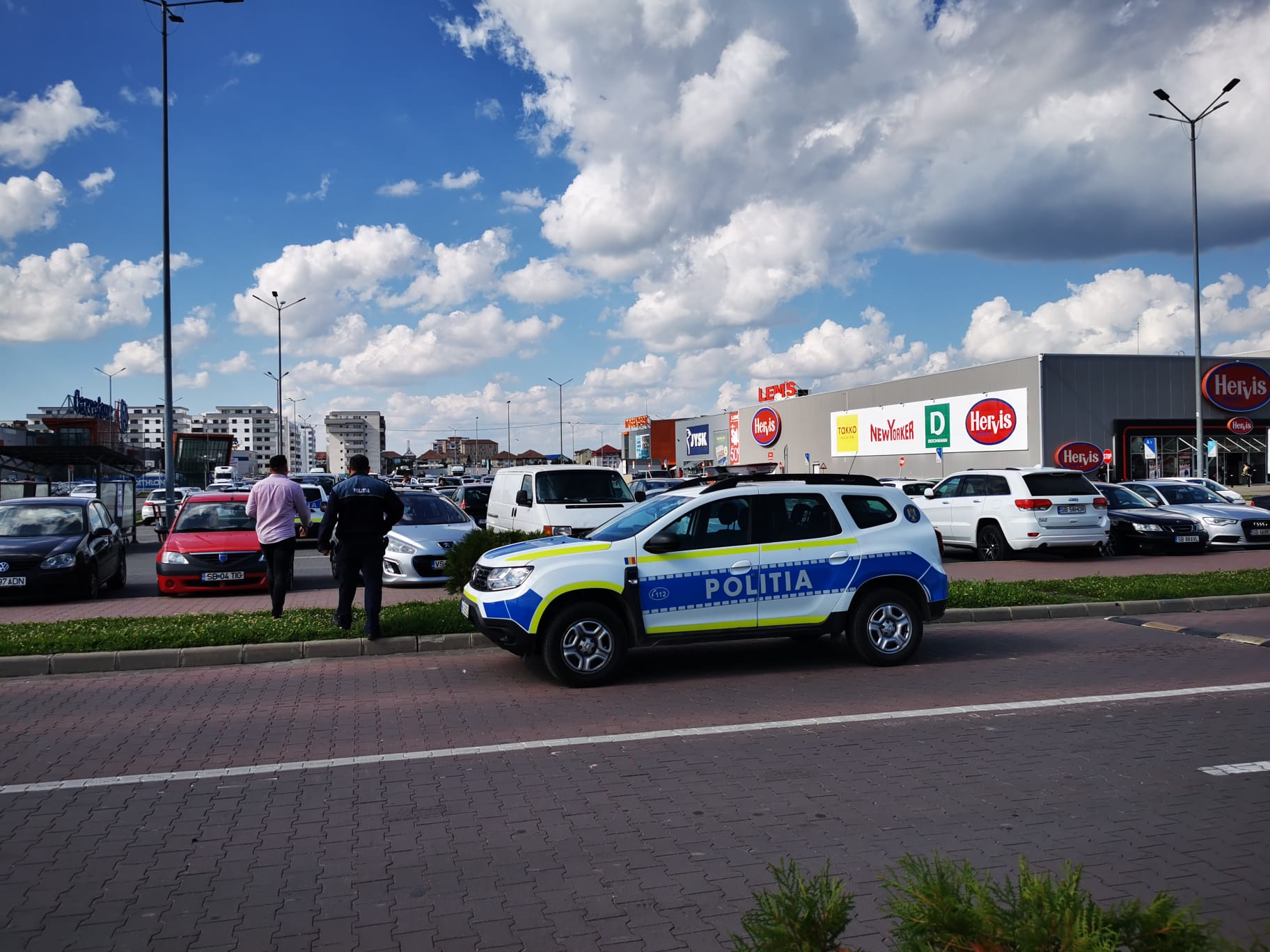Copil de 12 ani, înjunghiat în parcarea de la Shopping City Sibiu