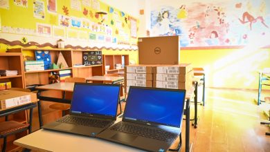 Photo of Aproape 1.400 de laptopuri și camere web ajung în școlile sibiene