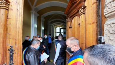 Photo of VIDEO| Primarii PSD din Sibiu, supărați pe Guvern, s-au dus peste prefect: “E bătaie de joc! Cu ce am greșit noi că suntem primari PSD?”