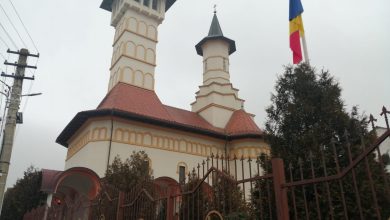 Photo of Ce spune Arhiepiscopia Sibiului despre decizia preoților din Slimnic de a renunța la coroanele de flori