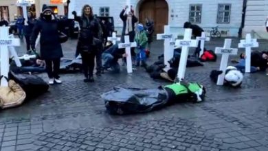 Photo of VIDEO| Cimitir în Piața Mare. Zeci de protestatari s-au adunat în centrul orașului