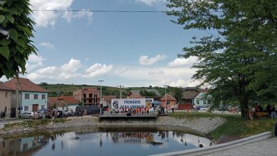 Photo of VIDEO| Copilăria, sărbătorită la Ocna Sibiului cu tobogane gonflabile, muzică populară și inaugurarea parcului cu instalații de aerosoli