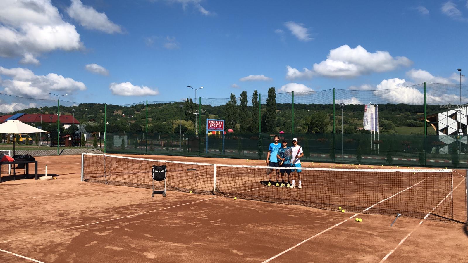 Trei terenuri de tenis nou-nouțe, la Cisnădie