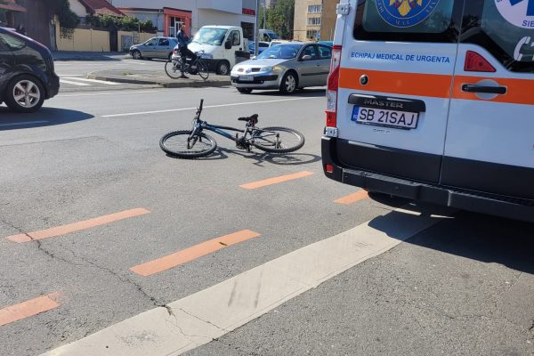 Biciclist lovit de mașină, la intersecția străzilor Nicolae Iorga și Hipodromului