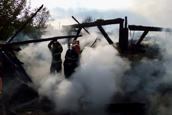 FOTO| Un bărbat a murit carbonizat, în urma unui incendiu în Boian