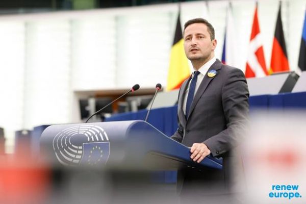 300 de miliarde de euro de la UE pentru reducerea costurilor energiei, război, creștere economică: sumele negociate de Nicu Ștefănuță au fost votate în Comisia pentru Bugete
