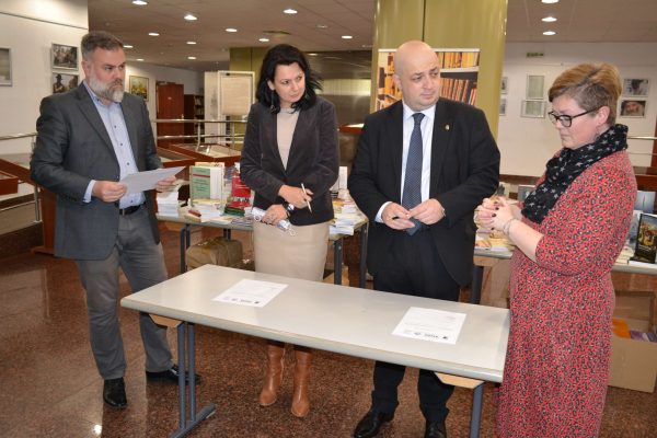 Biblioteca ASTRA a primit o donație de carte din partea Departamentului pentru Relații Interetnice și a Federației Comunităților Evreiești din România