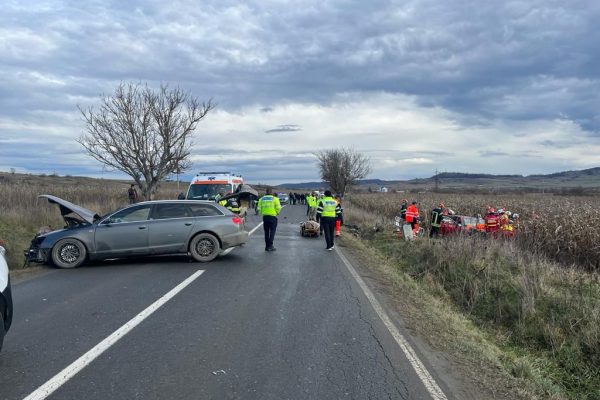 UPDATE – FOTO| Accident mortal pe DJ 106, între Cornățel și Daia. O femeie și-a pierdut viața