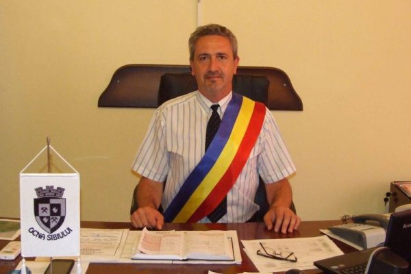 Claudiu Predescu, primarul orașului Ocna Sibiului: „Lumina Învierii să așeze în sufletul fiecăruia pace, încredere și căldură”