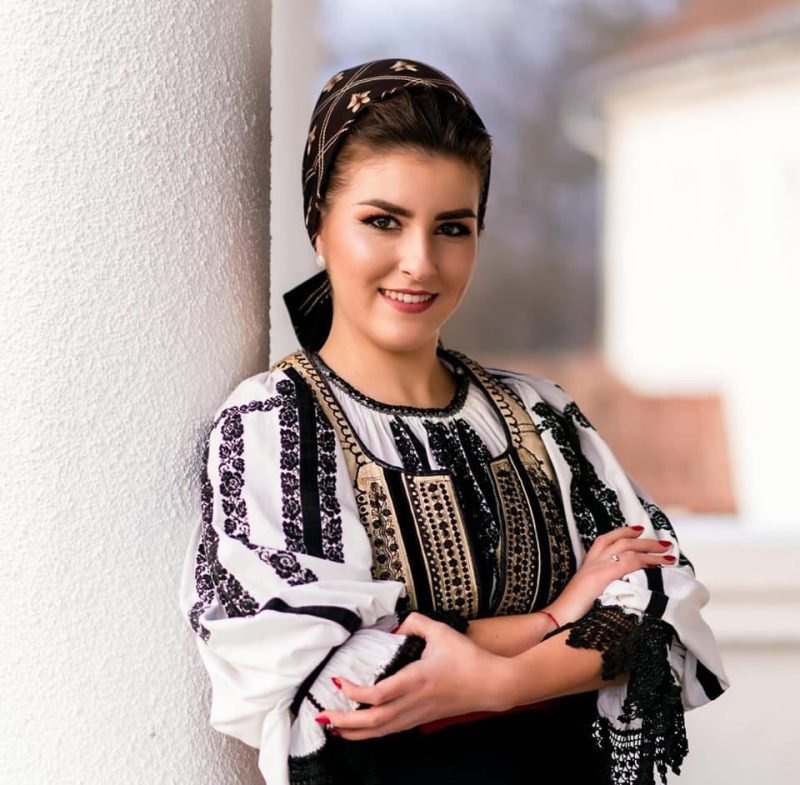 Bianca Crețu, din Curciu, a fost favorita publicului la Festivalul „Lucreția Ciobanu”: „Am primit foarte multe aplauze care m-au surprins plăcut!”