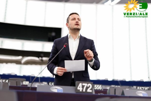 Nicu Ștefănuță – în top 4 europarlamentari care ajută tinerii. Eurodeputatul sibian a fost nominalizat la premiile MEP Awards la categoria „Campionul Tinerilor”