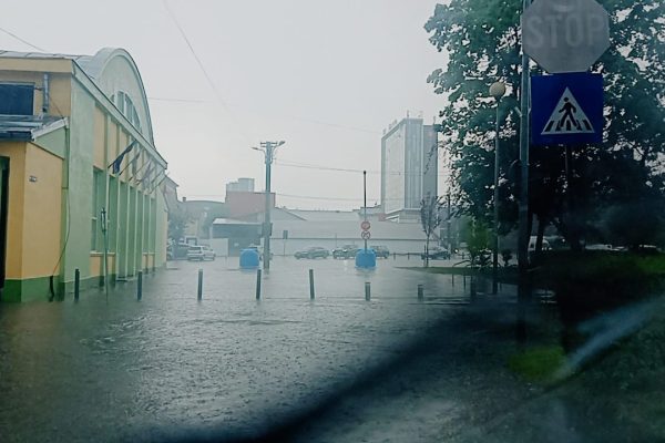 VIDEO| Sibiul, inundat. Cum se circulă în oraș
