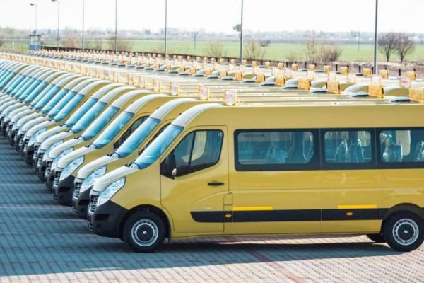 Consiliul Județean Sibiu solicită bani nerambursabili pentru încă 13 microbuze școlare