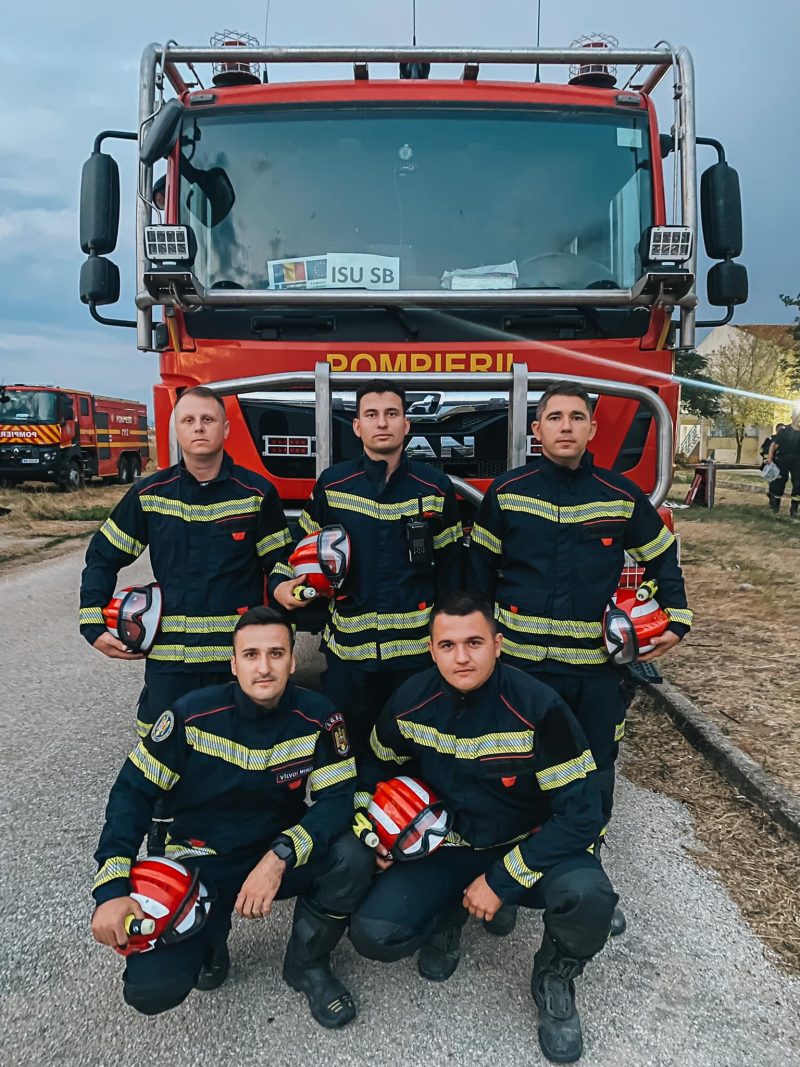 Pompierii sibieni care s-au luptat cu flăcările în Grecia s-au întors acasă: „Experiența a fost unică, din toate punctele de vedere! Cu toate acestea, sperăm din tot sufletul să ne ferească Dumnezeu de așa ceva!”